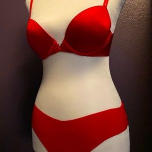 2/$30 Victoria’s Secret Red Push Up Bra Panty Set